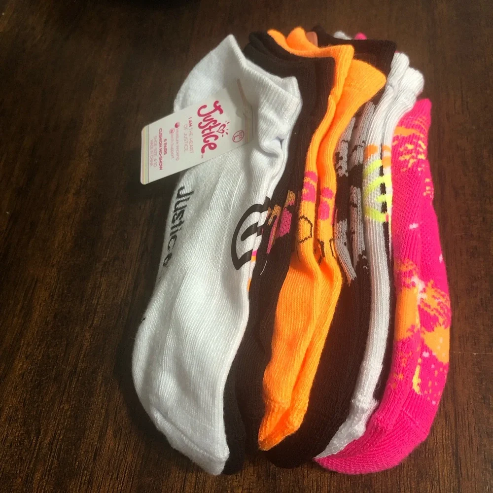 6 PK girl no show sports socks pink black white orange. Size L 4-10